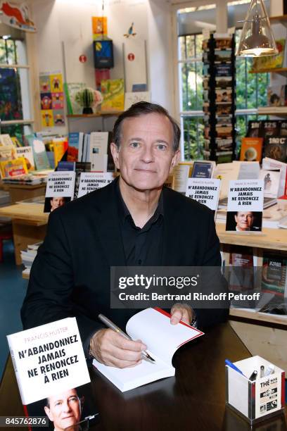 Francis Huster signs his Book "N'abandonnez jamais, ne renoncez a rien" at the Bookstore of the Theatre du Rond-Point on September 11, 2017 in Paris,...