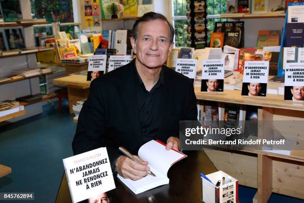 Francis Huster signs his Book "N'abandonnez jamais, ne renoncez a rien" at the Bookstore of the Theatre du Rond-Point on September 11, 2017 in Paris,...