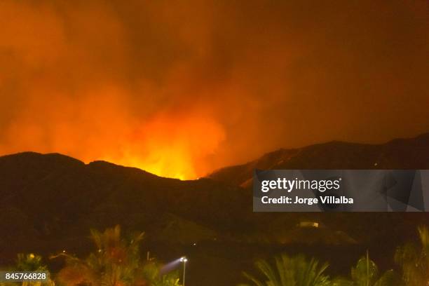 night long exposure photograph of the la tuna wildfire in los angeles, ca - santa clarita stock pictures, royalty-free photos & images