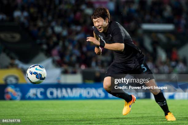 Seongnam FC defender Lim Chaimin in action during the 2015 AFC Champions League Round of 16 1st leg match between Seongnam FC and Guangzhou...