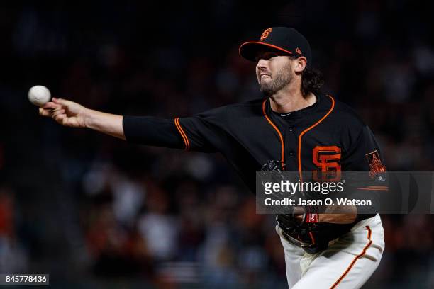 Cory Gearrin of the San Francisco Giants pitches against the Arizona Diamondbacks during the eighth inning at AT&T Park on August 5, 2017 in San...