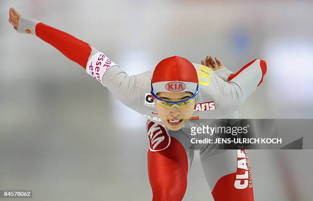 China�s Jing Yu competes to place 2nd in the women's 1000m race at the ISU Speed Skating World Cup on February 1, 2009 in the eastern German town of...