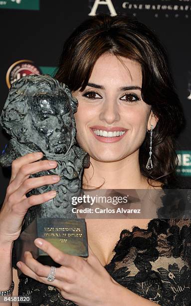 Actress Penelope Cruz poses after receiving the best supporting actress award during the Goya Cinema Awards 2009 ceremony on February 01, 2009 at the...