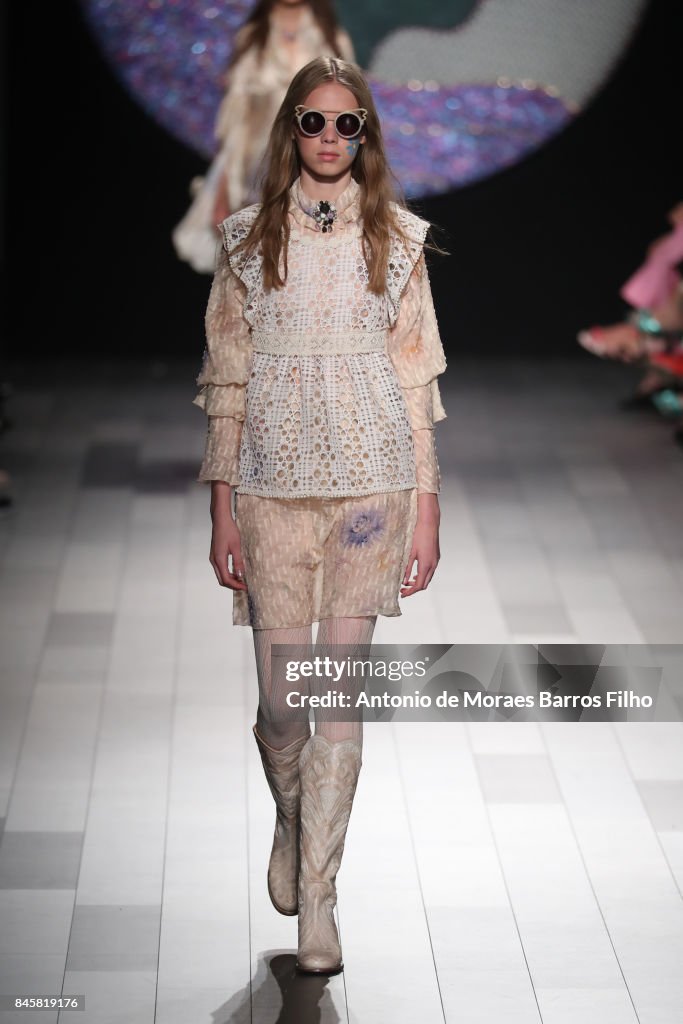 Anna Sui - Runway - September 2017 - New York Fashion Week: The Shows