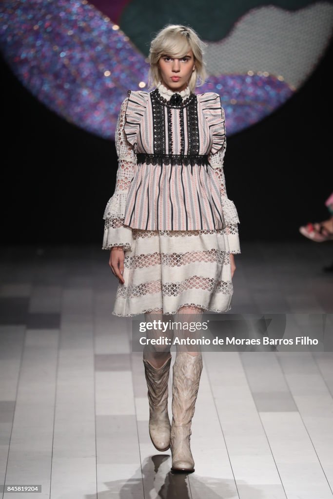 Anna Sui - Runway - September 2017 - New York Fashion Week: The Shows