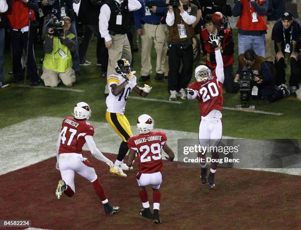 Santonio Holmes of the Pittsburgh Steelers catches a touchdown in fourth quarter against Aaron Francisco and Dominique Rodgers-Cromartie of the...