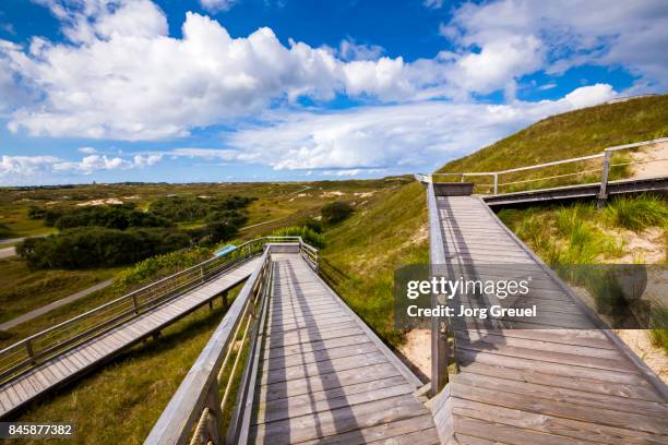 boardwalk - norderney photos et images de collection