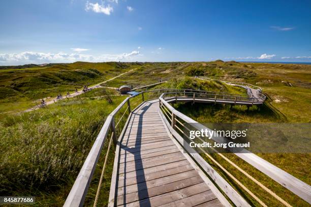 boardwalk - norderney photos et images de collection