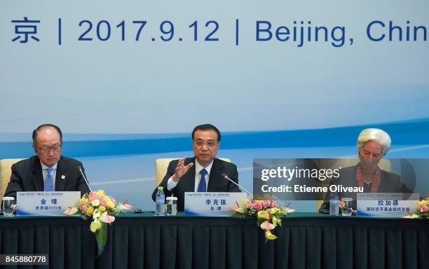 Chinese Premier Li Keqiang speaks as he seats between President Jim Yong Kim of the World Bank and Managing Director Christine Lagarde of the...