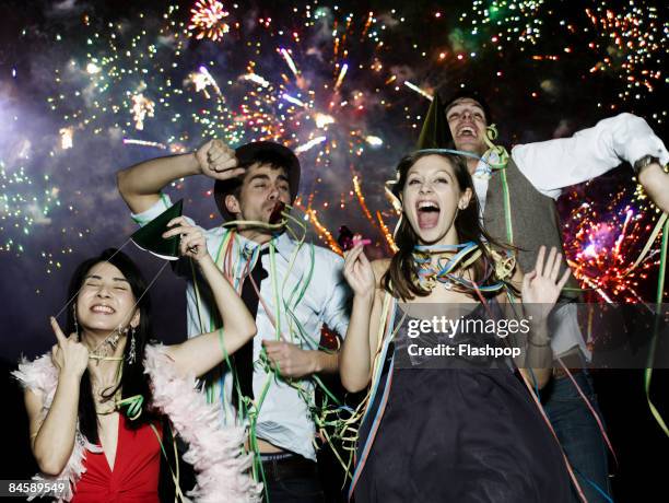 group of friends celebrating - oudjaarsavond stockfoto's en -beelden