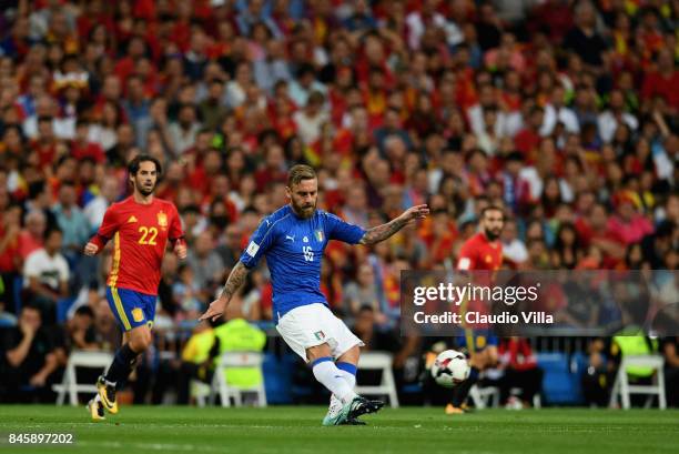 Daniele De Rossi of Italy in action during the FIFA 2018 World Cup Qualifier between Spain and Italy at Estadio Santiago Bernabeu on September 2,...