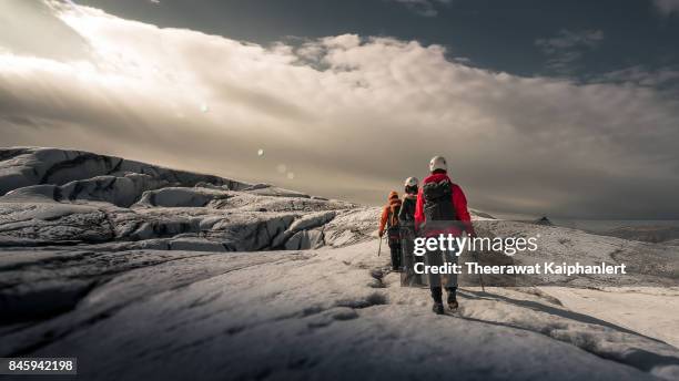 walking on the glacier, iceland - people climbing walking mountain group stockfoto's en -beelden