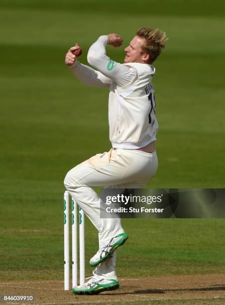 Essex bowler Simon Harmer in action during day one of the Specsavers County Championship Division One match between Warwickshire and Essex at...