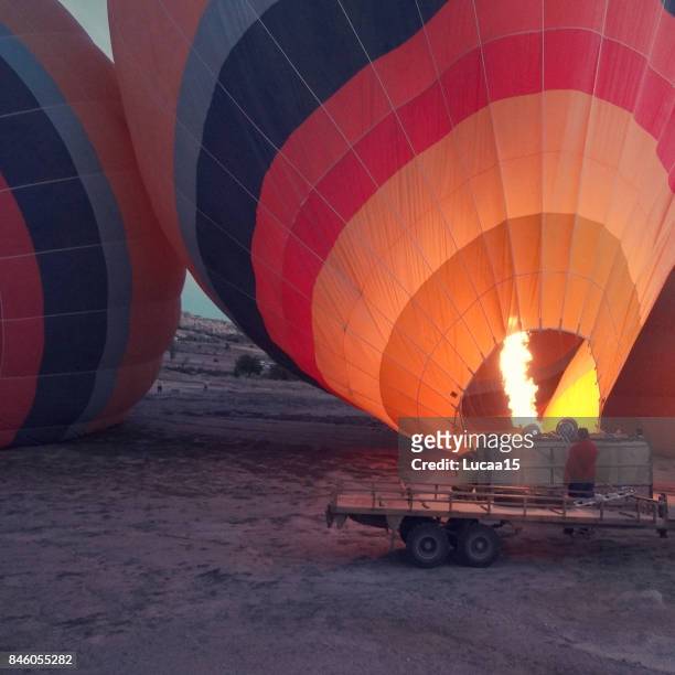 heißluftballon - luftfahrzeug fotografías e imágenes de stock