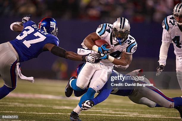 Carolina Panthers DeAngelo Williams in action, rushing vs New York Giants. East Rutherford, NJ CREDIT: David Bergman