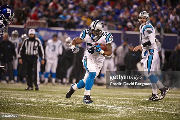 Carolina Panthers DeAngelo Williams in action, rushing vs New York Giants. East Rutherford, NJ CREDIT: David Bergman