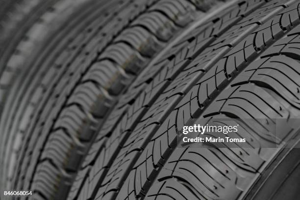 car tires groove - car tyre stock-fotos und bilder