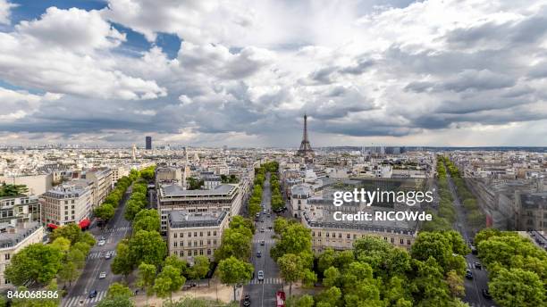 eiffel tower seen from the arc de triomphe - arc de triomphe overview stock pictures, royalty-free photos & images