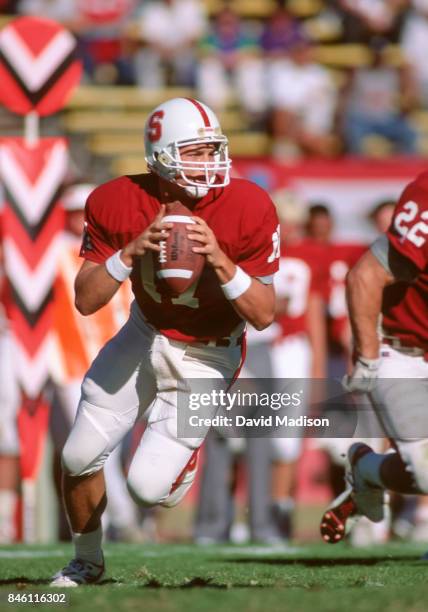 John Lynch of the Stanford Cardinal plays in an NCAA football game against the University of Washington Huskies on October 20, 1990 at Stanford...