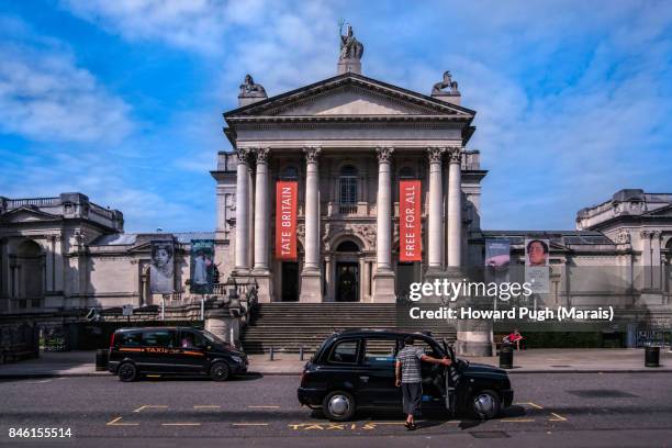 vauxhall. tate gallery. millbank riverbus to london bridge - howard tate stock pictures, royalty-free photos & images