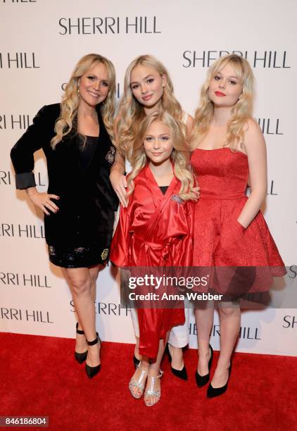 Barbara Alyn Woods Photos and Premium High Res Pictures - Getty Images