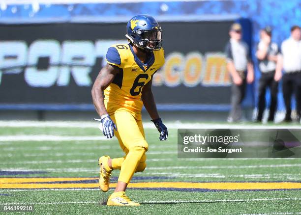 Dravon Askew-Henry of the West Virginia Mountaineers in action during the game against the East Carolina Pirates at Mountaineer Field on September 9,...