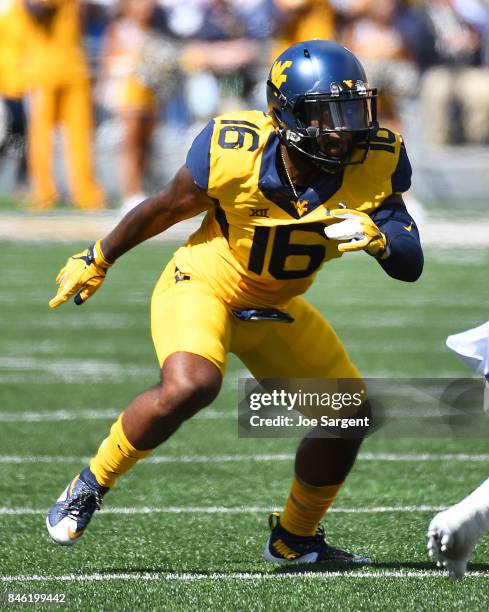 Toyous Avery of the West Virginia Mountaineers in action during the game against the East Carolina Pirates at Mountaineer Field on September 9, 2017...