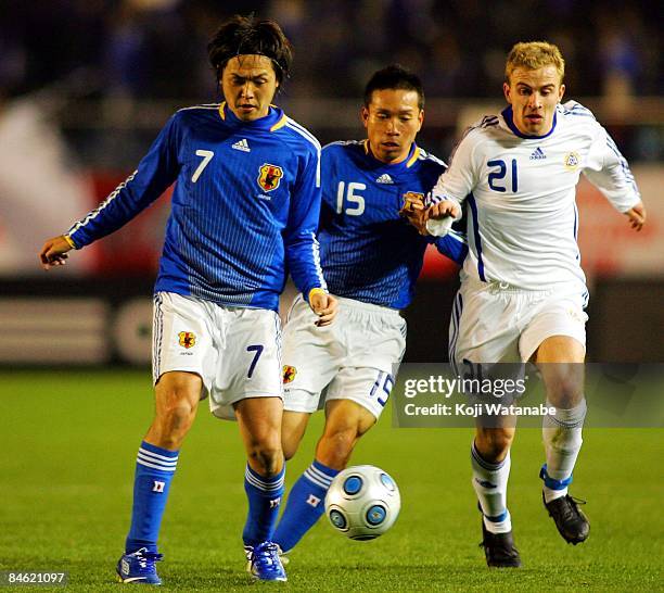 Yasuhito Endo of Japan in action during the Kirin Challenge Cup 2009 match between Japan and Finland at the National Stadium on February 4, 2009 in...