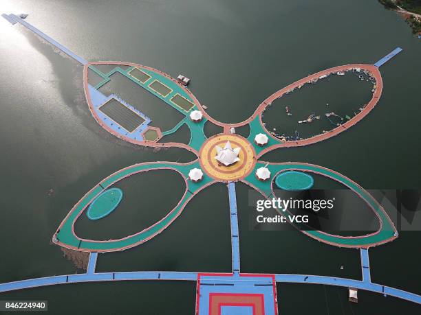 Floating Walkway China Photos and Premium High Res Pictures - Getty Images