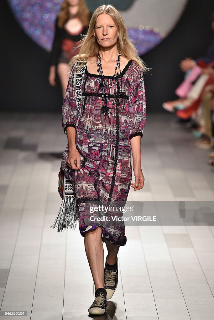 Anna Sui - Runway - September 2017 - New York Fashion Week