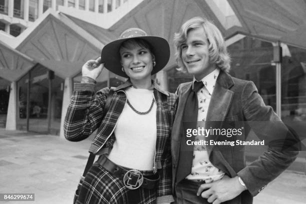 English racing driver James Hunt with his first wife, British model and actress Suzy Miller, UK, 2nd January 1975.