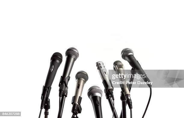 close up of press conference microphones - middelgrote groep dingen stockfoto's en -beelden
