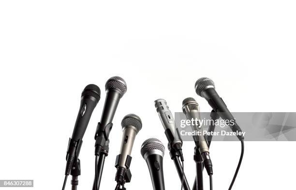 close up of press conference microphones - microphone stand - fotografias e filmes do acervo