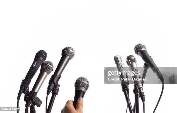 interview microphones - conferenza stampa foto e immagini stock