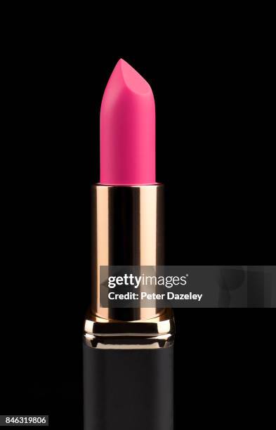 close up of pink lipstick - batom rosa imagens e fotografias de stock