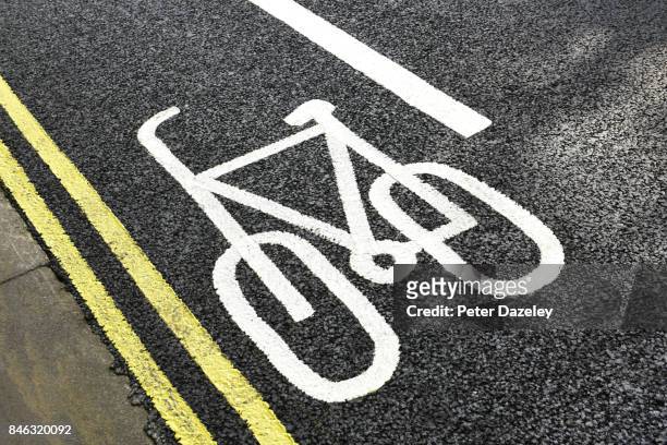 cycle road safety lane - cykelbana bildbanksfoton och bilder