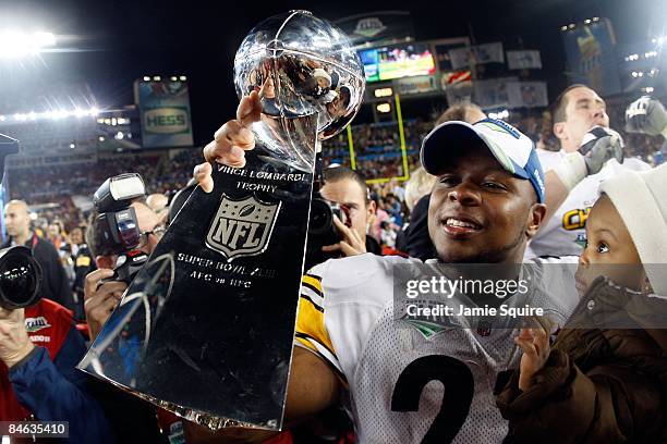 Mewelde Moore of the Pittsburgh Steelers holds up the Vince Lombardi trophy as he celebrates with his daughter Jalyn Chantelle after their 27-23 win...