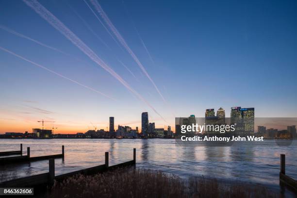 a skyline of international bank buildings in docklands, london - slipstream stock pictures, royalty-free photos & images
