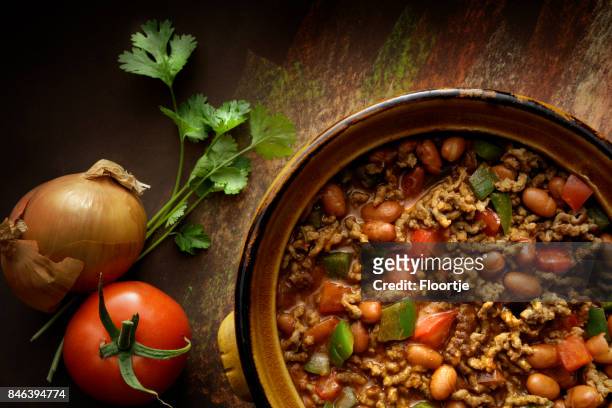 texmex-küche: chili con carne stillleben - ground beef stew stock-fotos und bilder