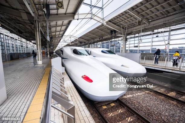 shinkansen bullet trains at kyoto station - n700s stock pictures, royalty-free photos & images