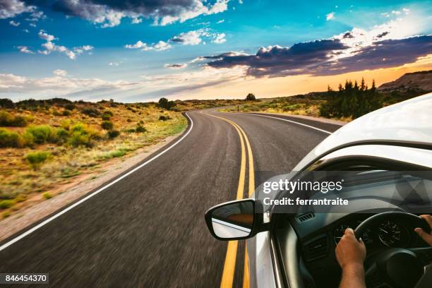 road trip - route perspective stockfoto's en -beelden