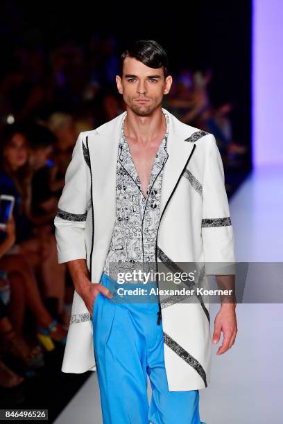 Model walks the runway at the Emre Erdemoglu show during Mercedes-Benz Istanbul Fashion Week September 2017 at Zorlu Center on September 13, 2017 in...