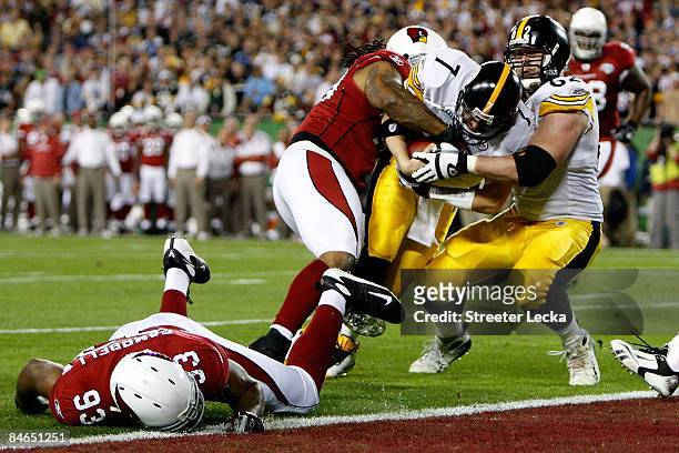 Quarterback Ben Roethlisberger of the Pittsburgh Steelers dives into the endzone for a touchdown in the first quarter but the play was ruled no...