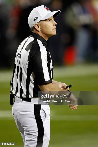 Referee Terry McAulay looks on during Super Bowl XLIII between the Arizona Cardinals and Pittsburgh Steelers on February 1, 2009 at Raymond James...