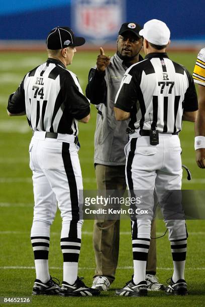 Head coach Mike Tomlin of the Pittsburgh Steelers argues with head linesman Derick Bowers and referee Terry McAulay against the Arizona Cardinals...