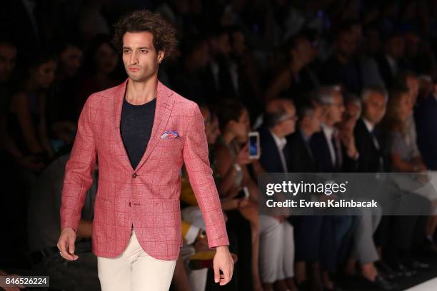 Model walks the runway at the Giovane Gentile show during Mercedes-Benz Istanbul Fashion Week September 2017 at Zorlu Center on September 13, 2017 in...