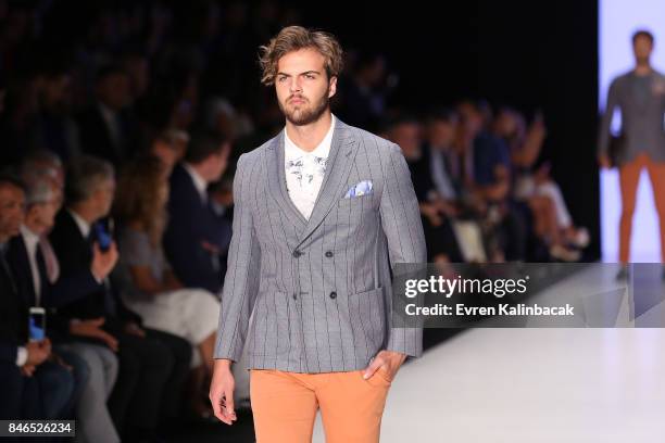 Model walks the runway at the Giovane Gentile show during Mercedes-Benz Istanbul Fashion Week September 2017 at Zorlu Center on September 13, 2017 in...