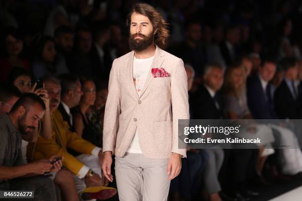 Model walks the runway at the Giovane Gentile show during Mercedes-Benz Istanbul Fashion Week September 2017 at Zorlu Center on September 13, 2017 in...