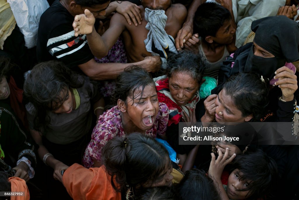 Rohingya Refugees Flood Into Bangladesh