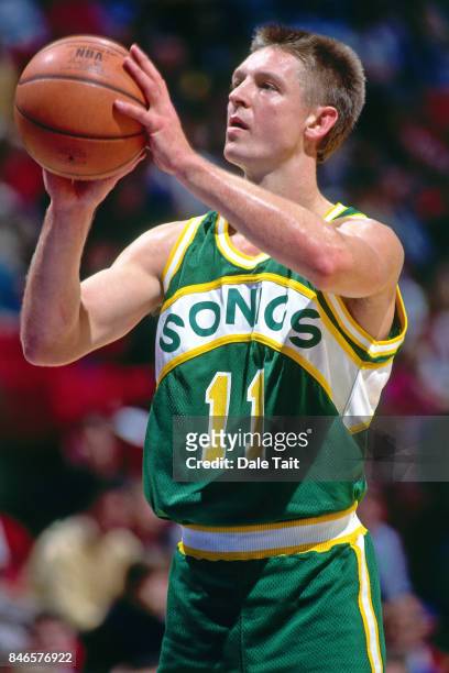 Detlef Schrempf of the Seattle SuperSonics shoots against the Minnesota Timberwolves circa 1994 at the Target Center in Minneapolis, Minnesota. NOTE...